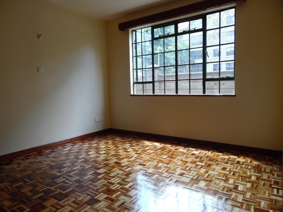 3 Bed Apartment with En Suite at Lavington - 12