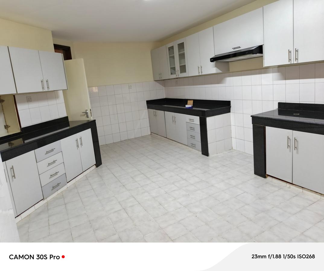 4 Bed Apartment with En Suite at Lavington - 2 4 Bed Apartment with En Suite at Lavington - 2