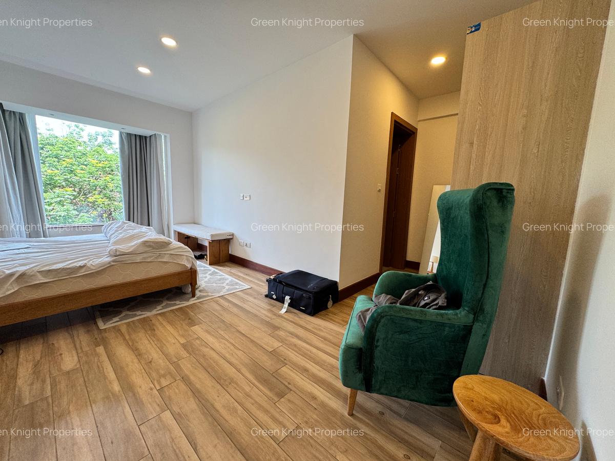 Serviced 2 Bed Apartment with En Suite in Parklands - 13