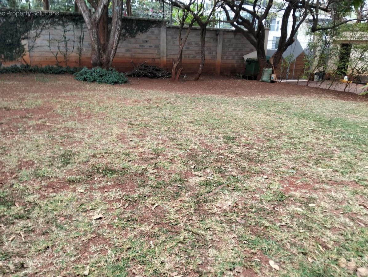 5 Bed House with En Suite in Lavington - 4