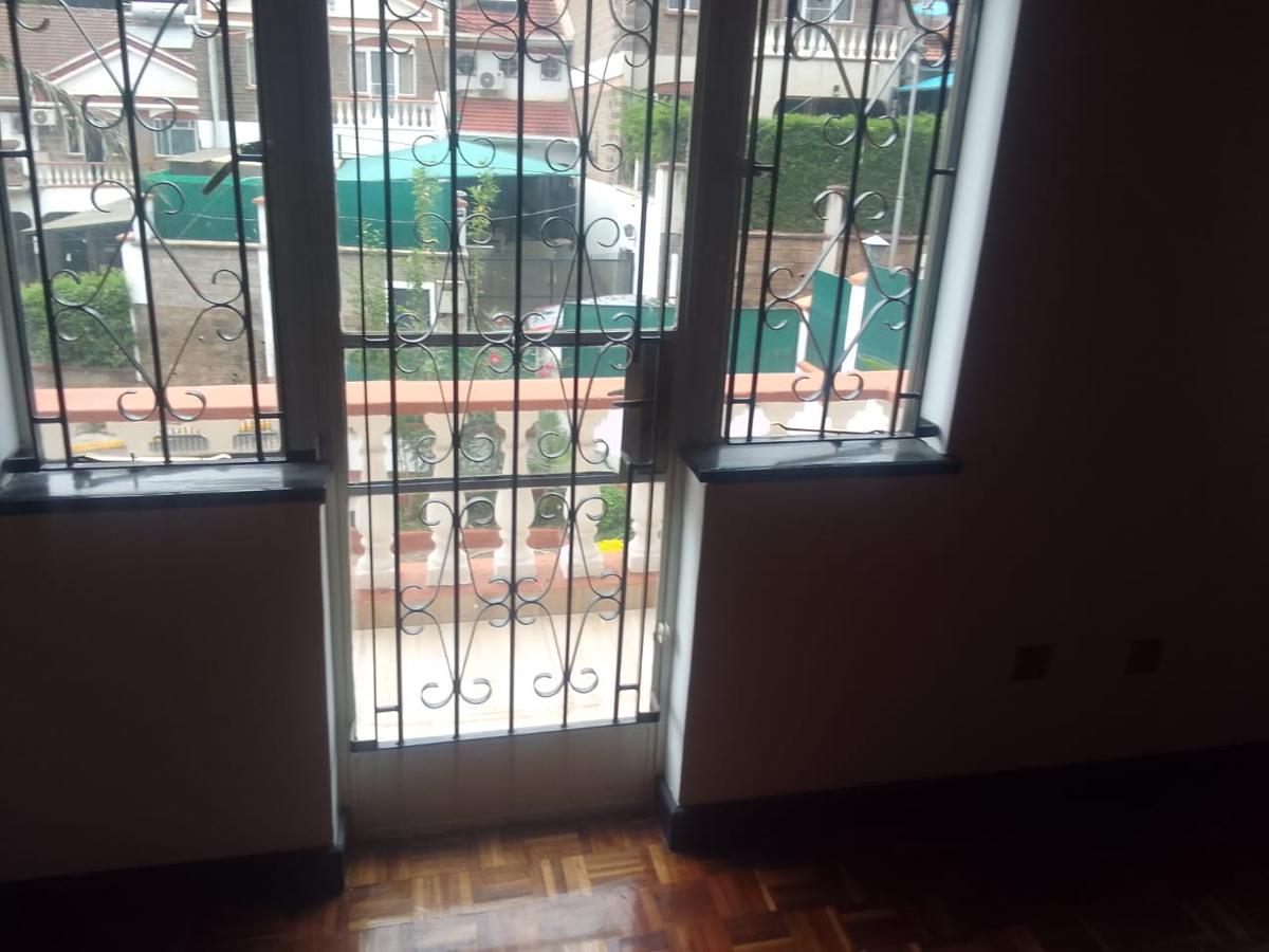 4 Bed Villa with En Suite in Brookside - 2