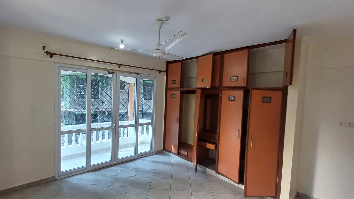 3 Bed Apartment with En Suite at Beach Road - 17