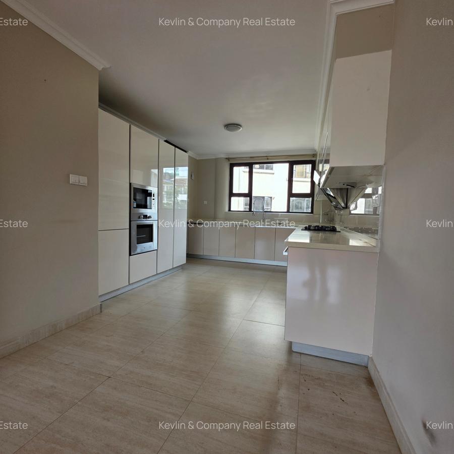 3 Bed Apartment with En Suite in Riverside - 5