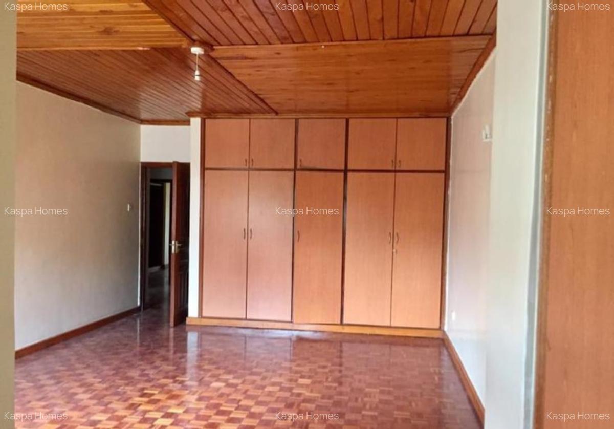 5 Bed Villa with En Suite in Lavington - 11