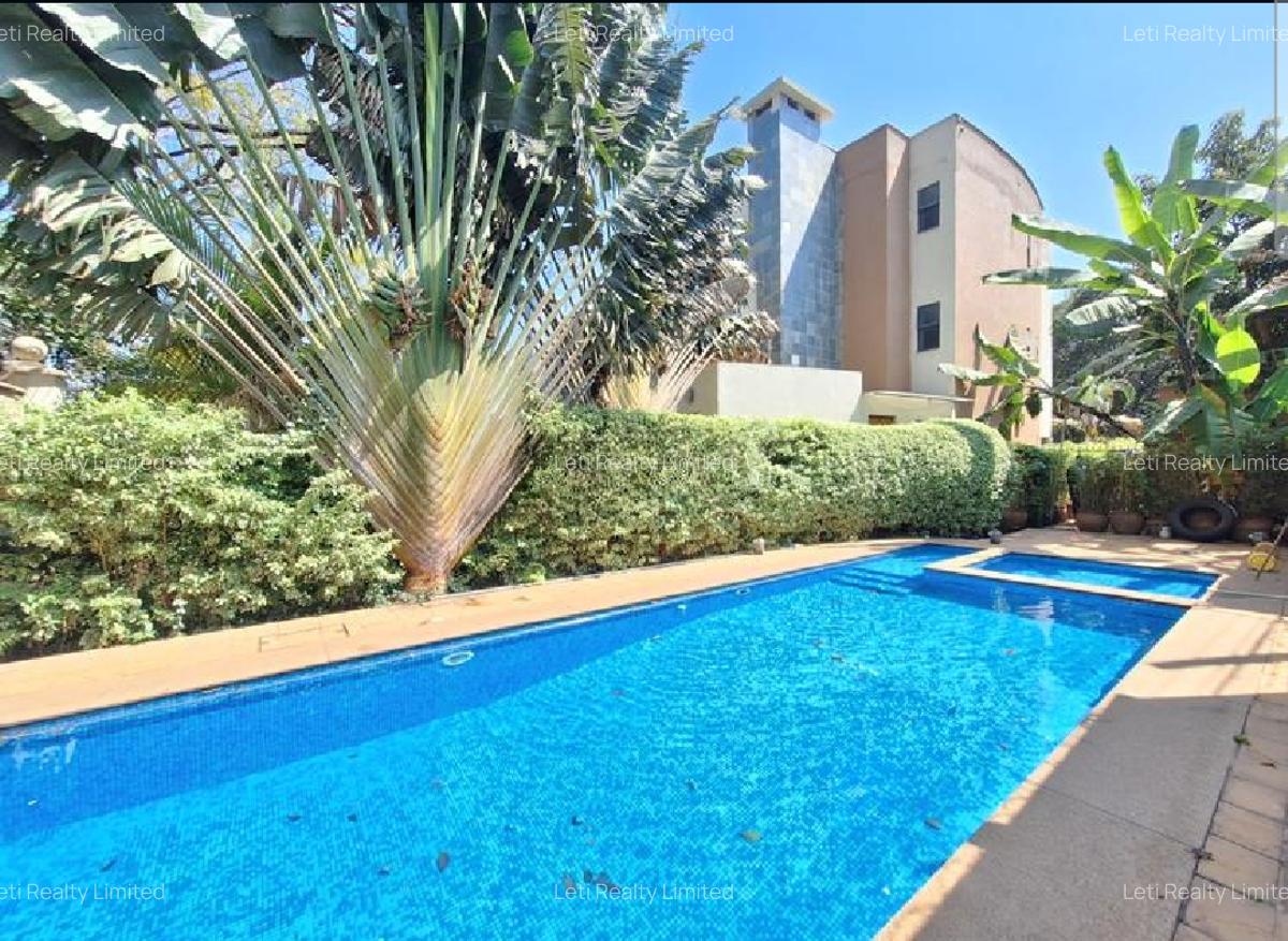 5 Bed Townhouse with En Suite in Lavington - 4