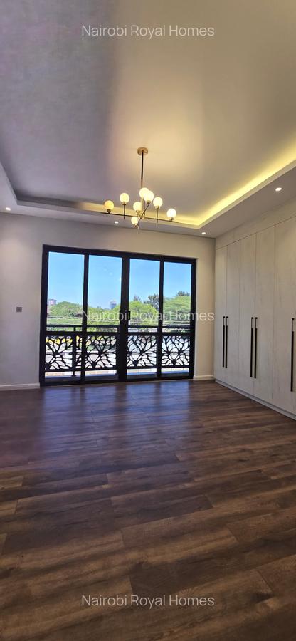 5 Bed Townhouse with En Suite at Lavington Green - 18