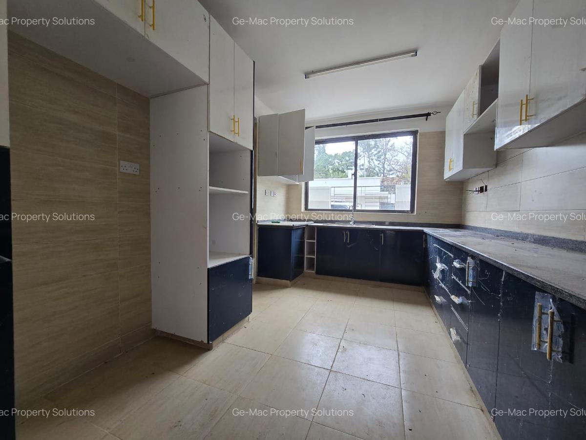 5 Bed Townhouse with En Suite in Lavington - 7