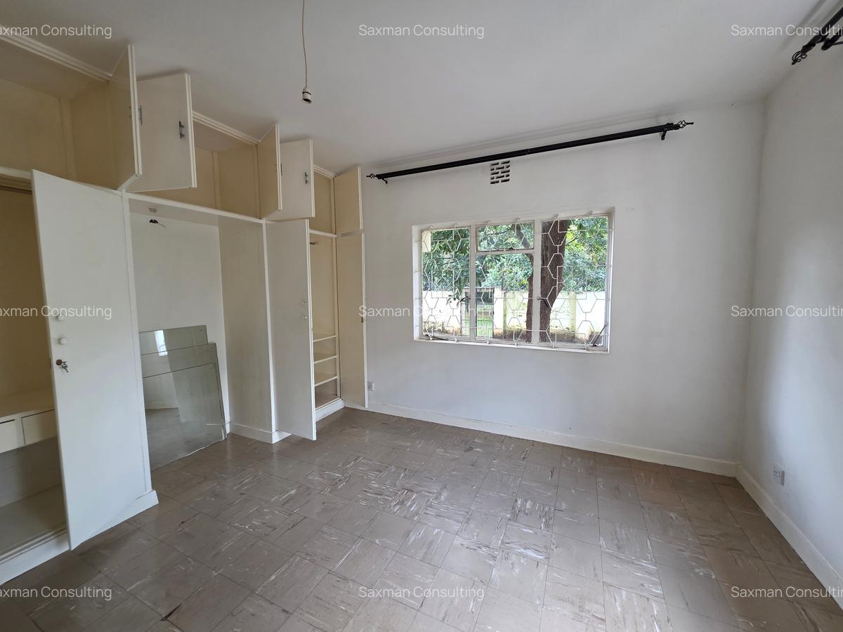 6 Bed House with Staff Quarters in Lake View - 16