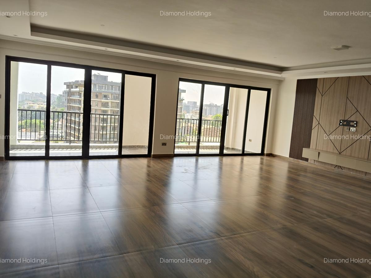 3 Bed Apartment with En Suite at Brookside - 15