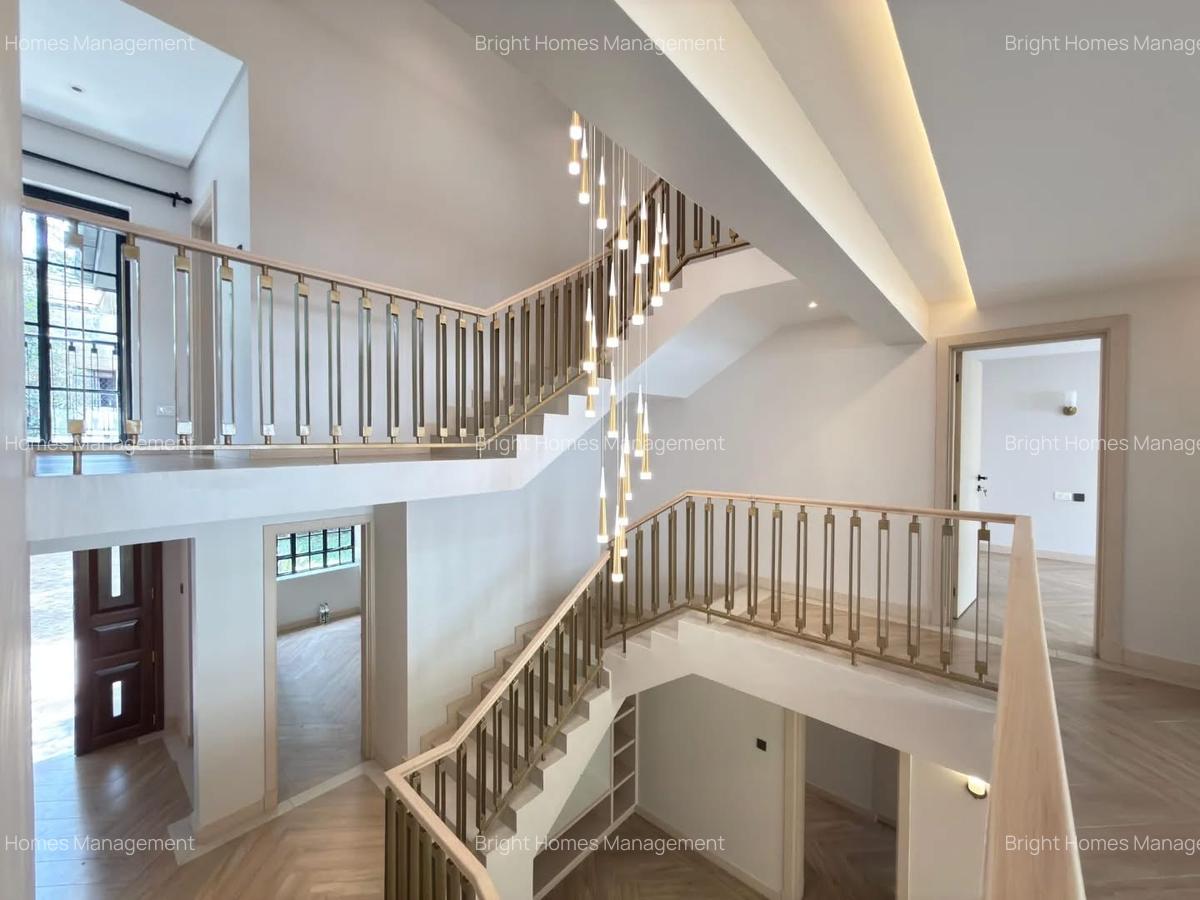 5 Bed Townhouse with En Suite in Lavington - 12