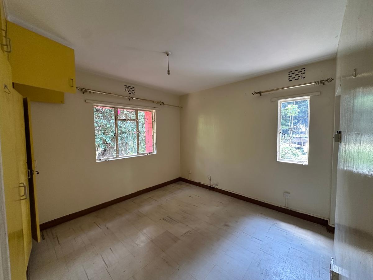 3 Bed Apartment with En Suite at Lavington - 6