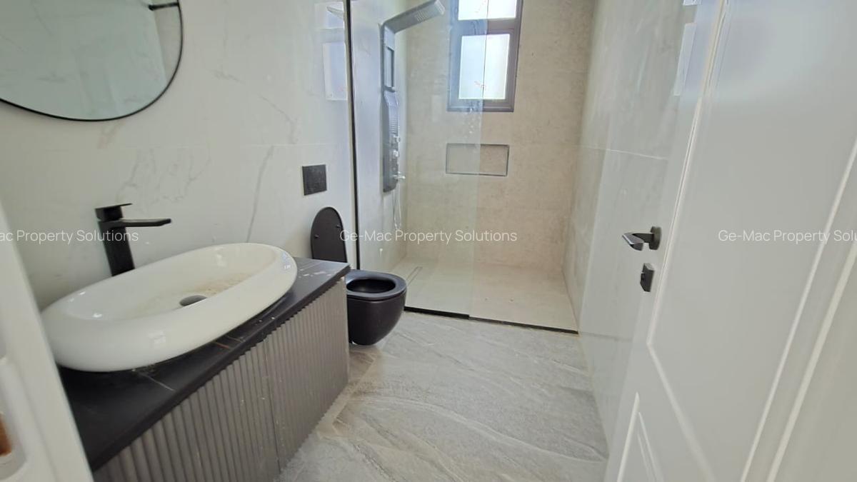 5 Bed Villa with En Suite in Lavington - 6