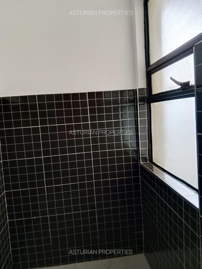 1 Bed Apartment with En Suite in Kitisuru - 15