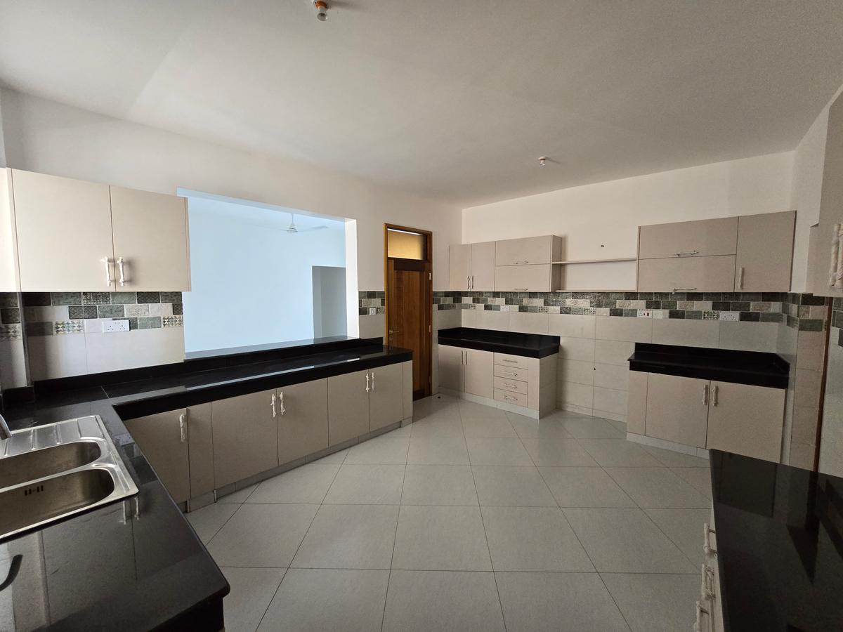 3 Bed Apartment with En Suite in Nyali Area - 11