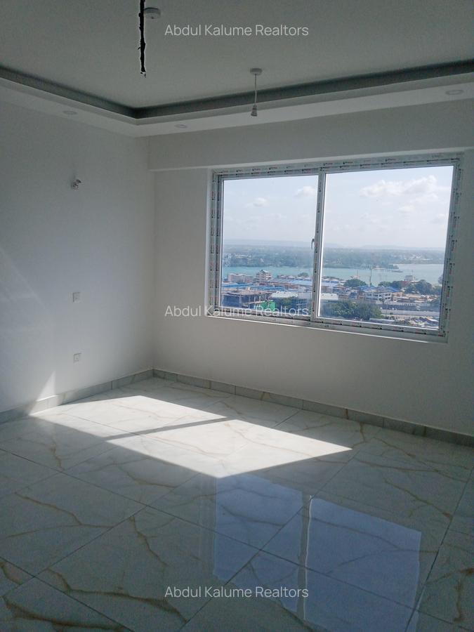 Serviced 3 Bed Apartment with En Suite at Kizingo - 11