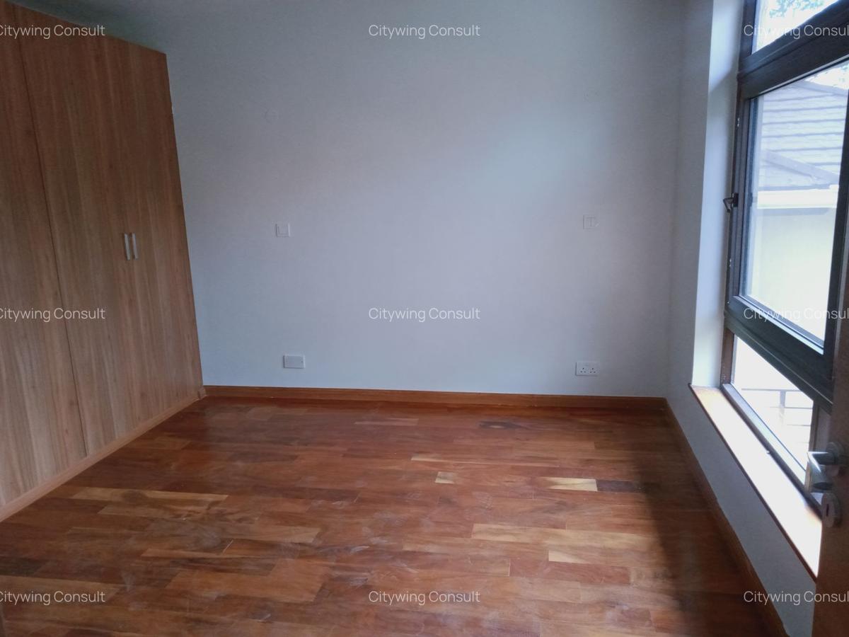 5 Bed Townhouse with En Suite at Lavington - 9
