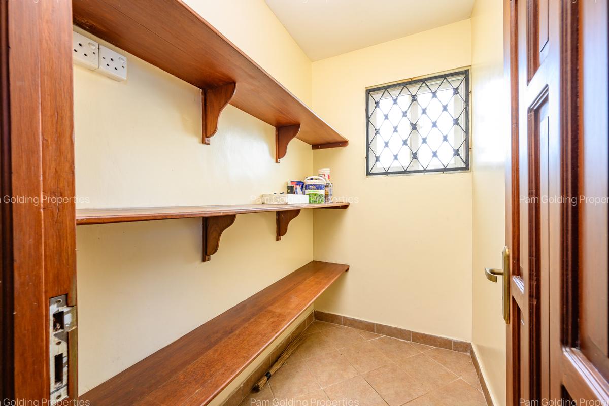 3 Bed Apartment with En Suite at Oceanic Road - 5