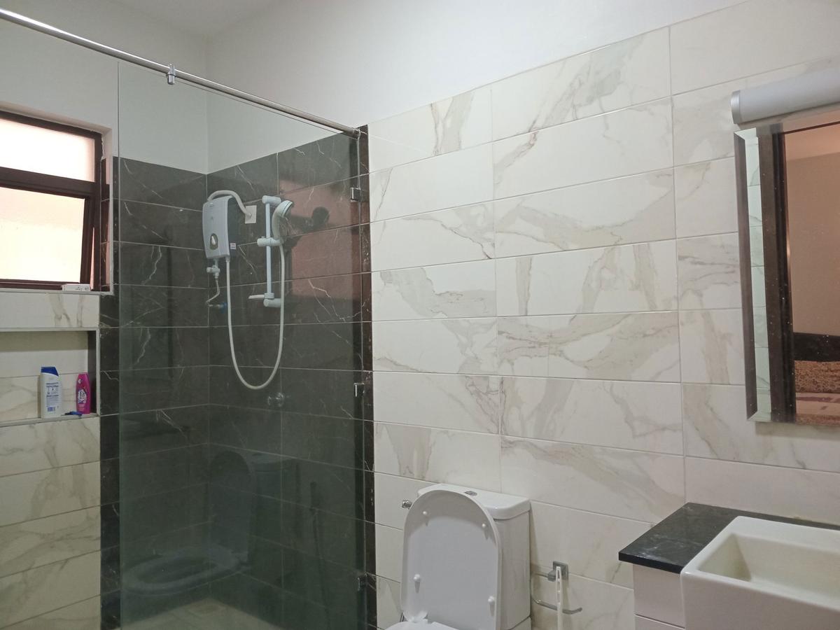 3 Bed Apartment with En Suite in General Mathenge - 17