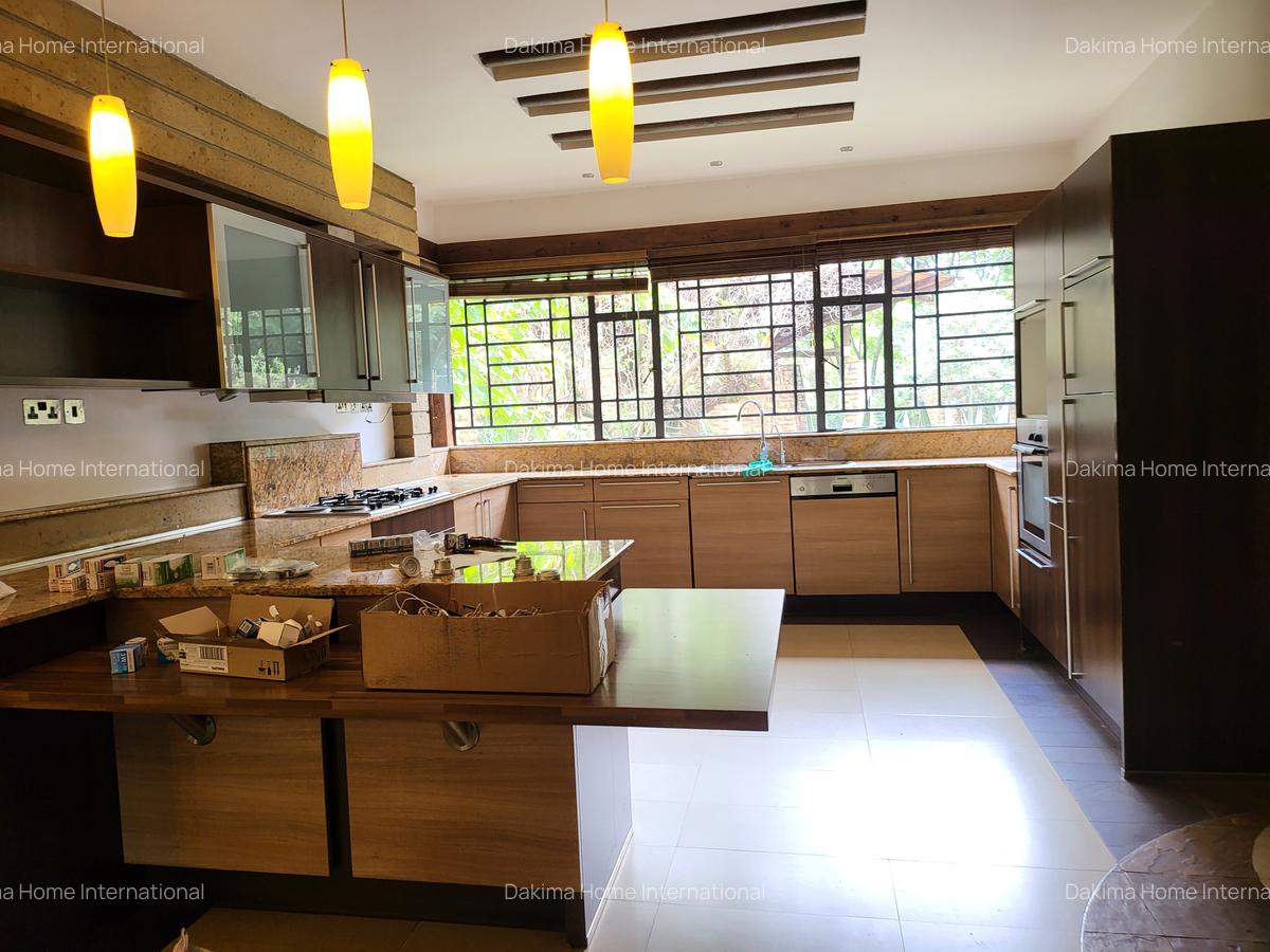 4 Bed Townhouse with En Suite in Lake View - 8