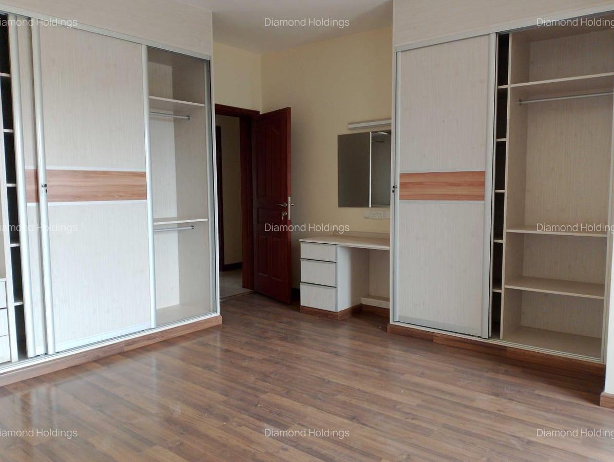 4 Bed Apartment with En Suite at Parklands - 5
