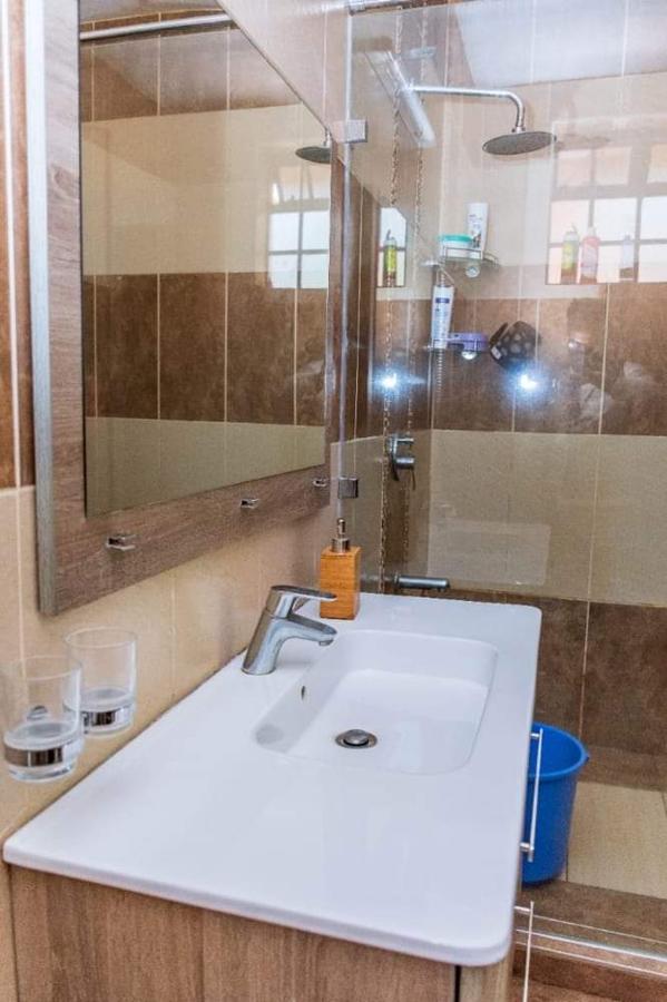 6 Bed Townhouse with En Suite at Lavington - 5