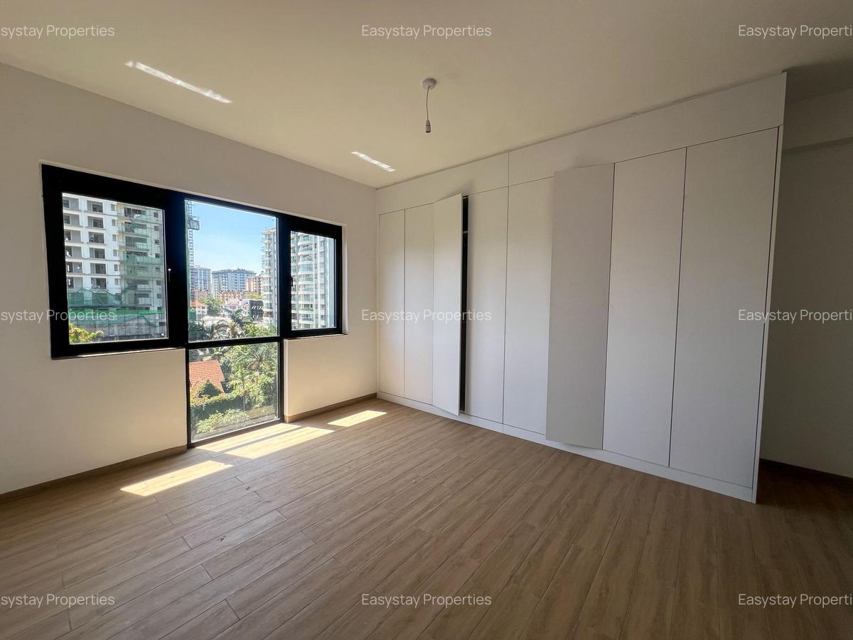 3 Bed Apartment with En Suite in Lavington - 4