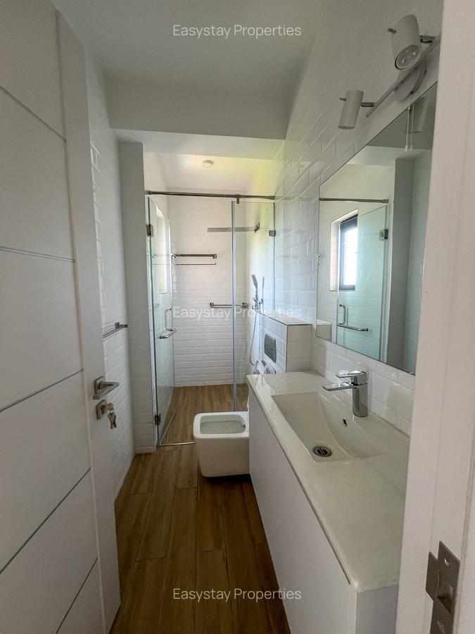 3 Bed Apartment with En Suite in Lavington - 10