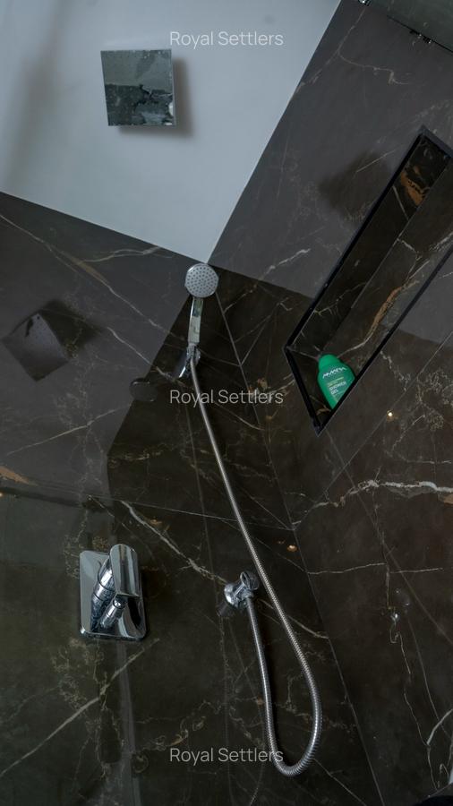 Serviced 2 Bed Apartment with En Suite at Red Hill - 17