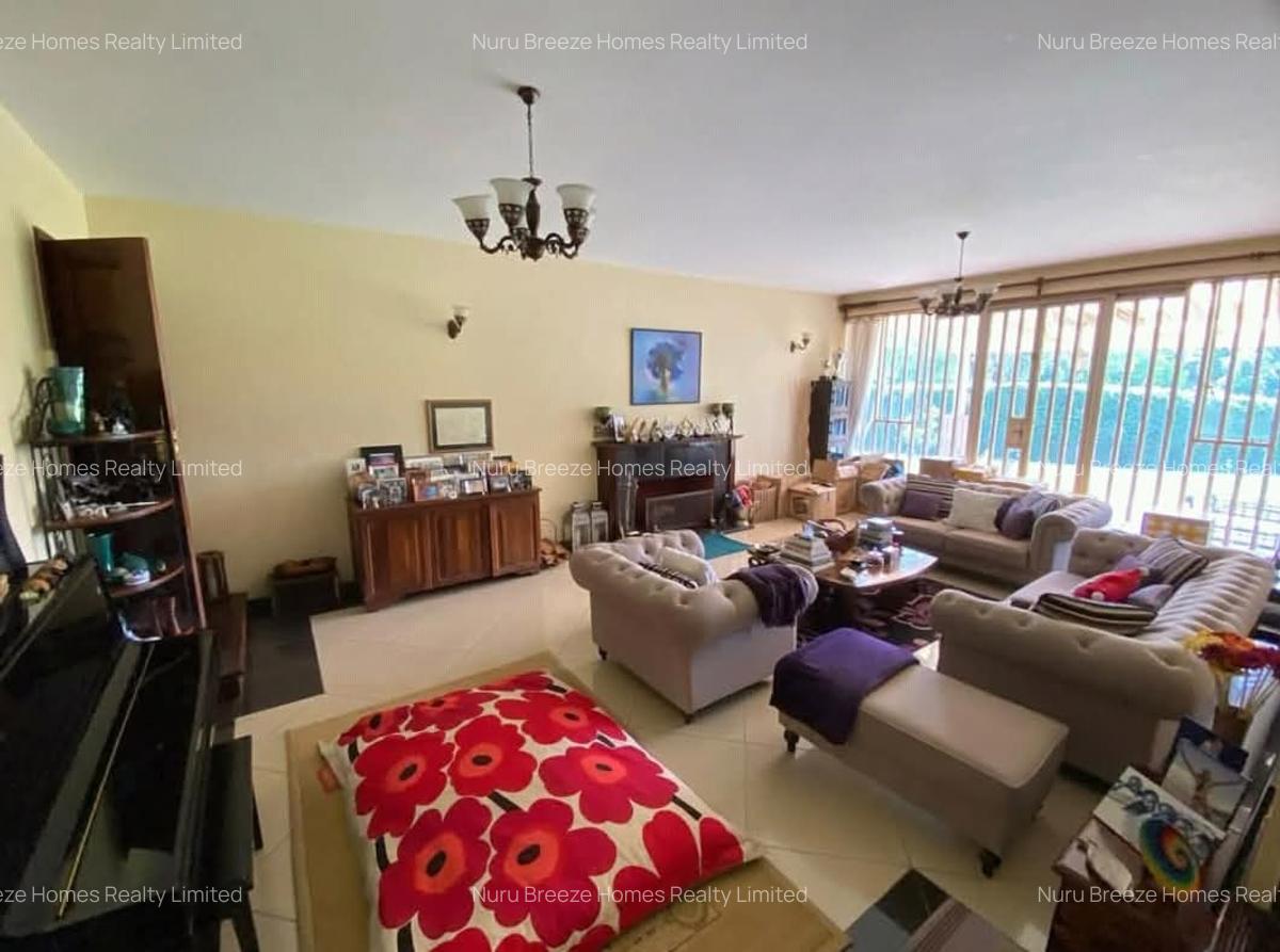 5 Bed House with En Suite in Runda - 2