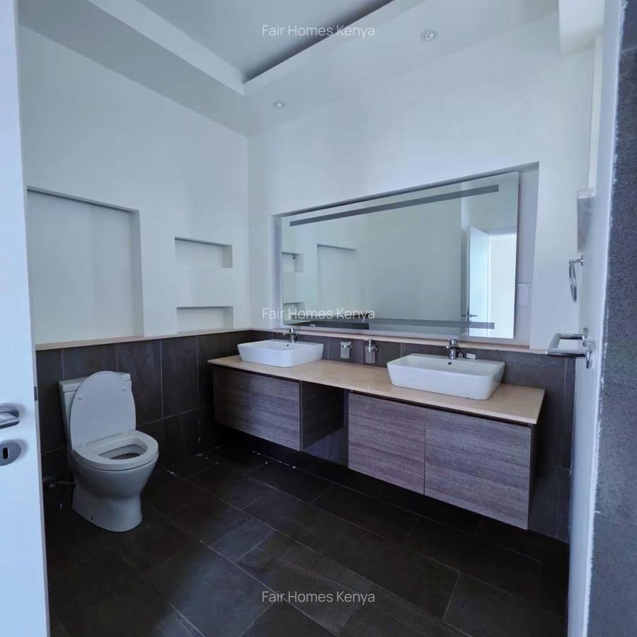 4 Bed Apartment with En Suite at Riverside Drive - 13