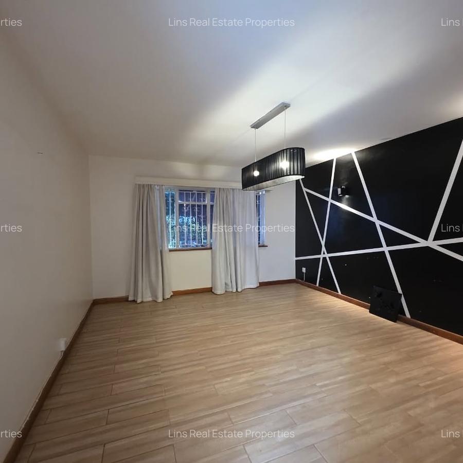 6 Bed House with En Suite in Lavington - 7