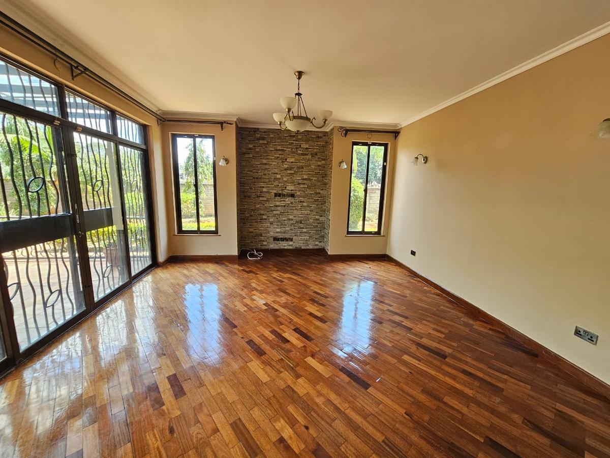 4 Bed Townhouse with En Suite in Ridgeways - 20
