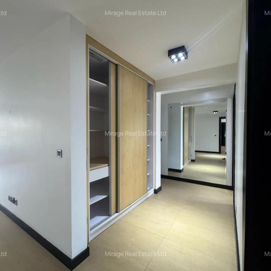 3 Bed Apartment with En Suite in Riverside - 16