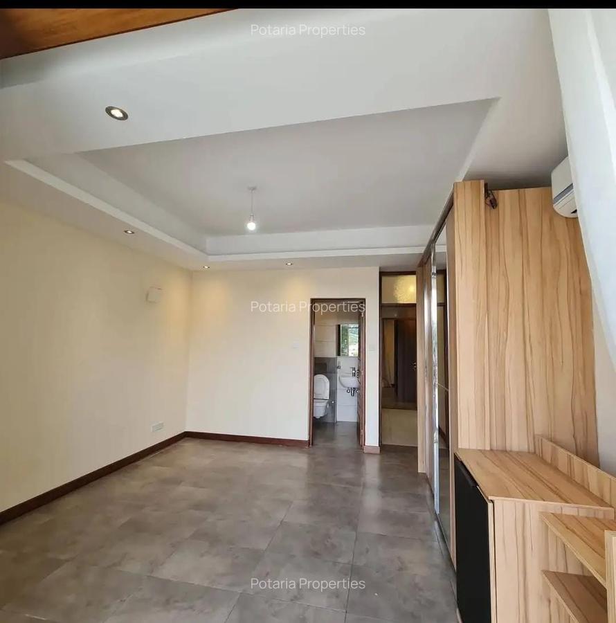 2 Bed Apartment with En Suite in Spring Valley - 3