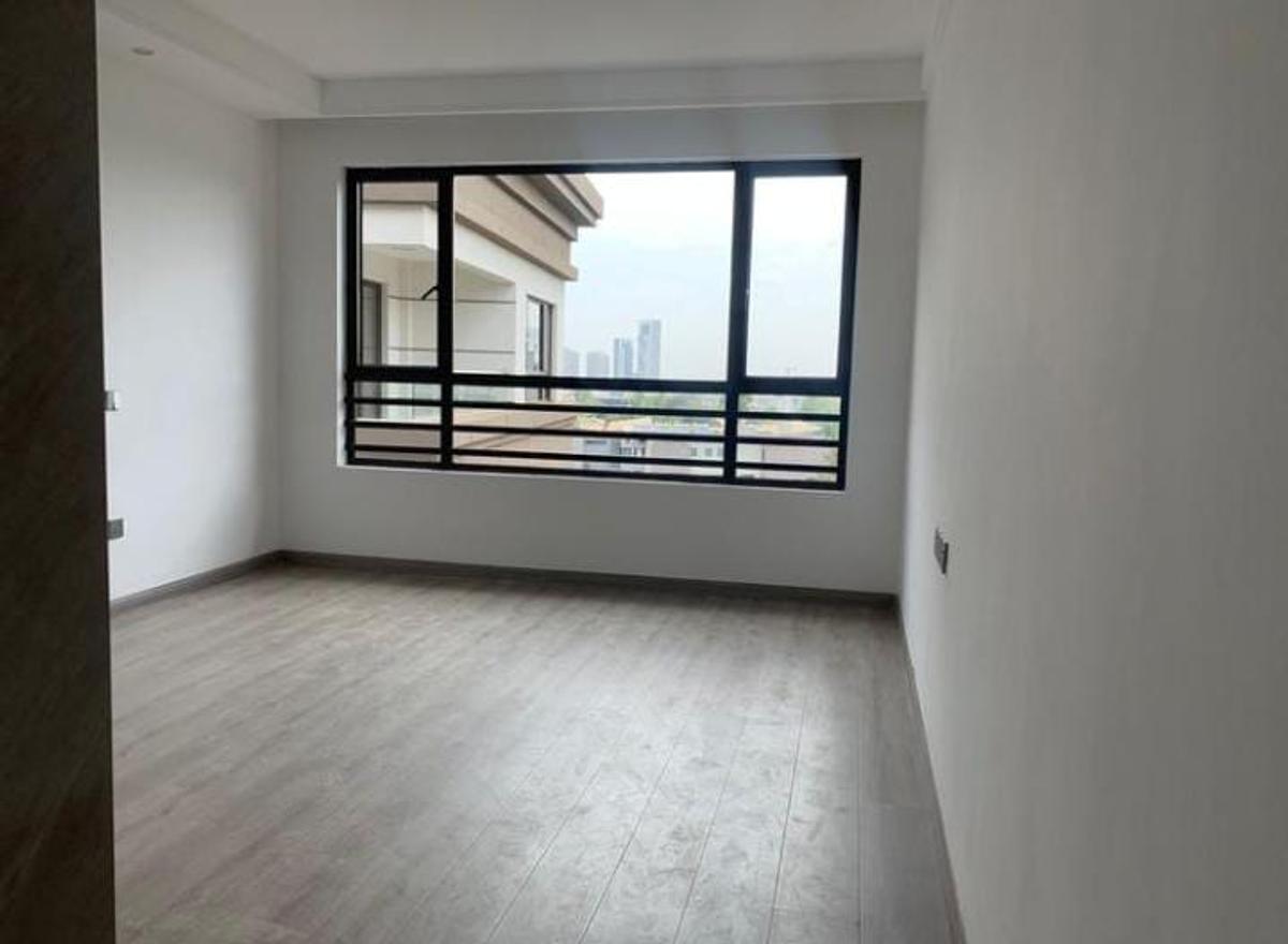 3 Bed Apartment with En Suite in Riverside - 3