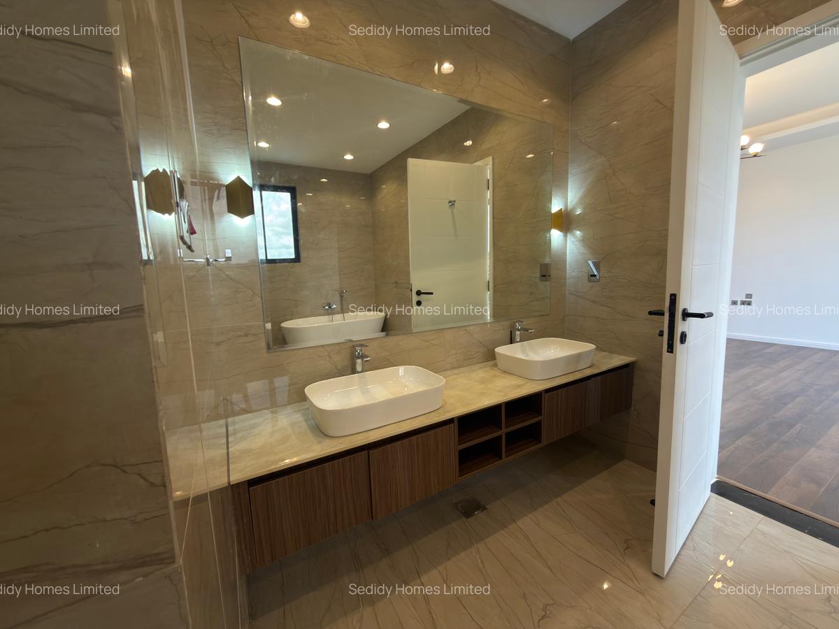 5 Bed Villa with En Suite in Lavington - 2