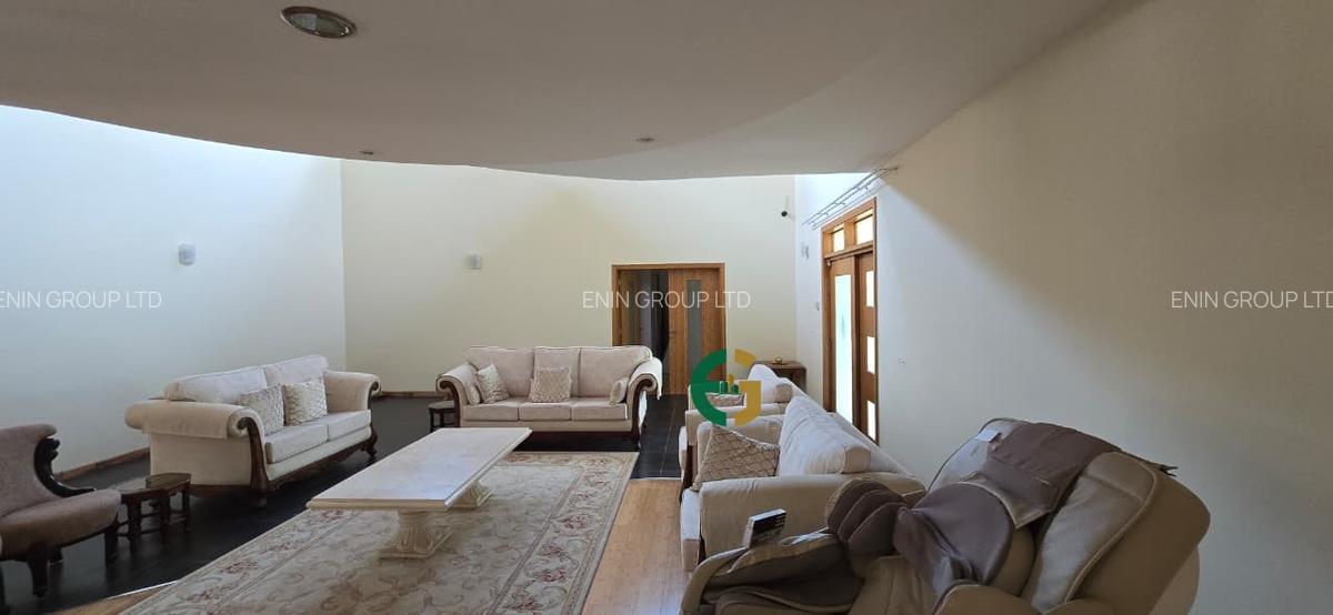 5 Bed House with En Suite in Kyuna - 2