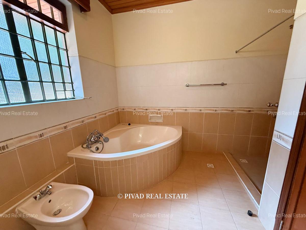 6 Bed House with Garden in Nyari - 4