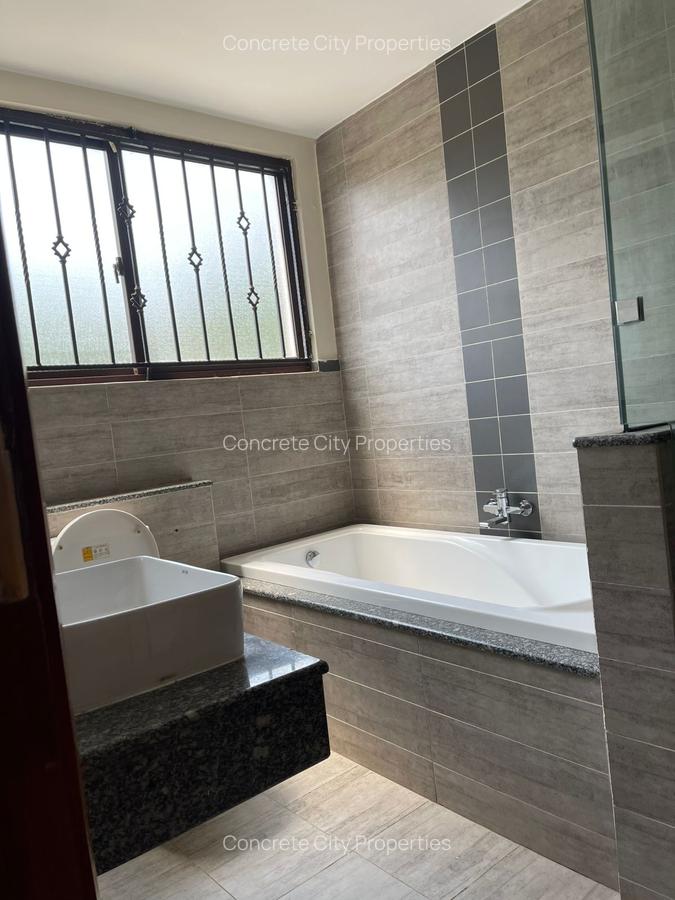 5 Bed Townhouse with Garden in Lavington - 4