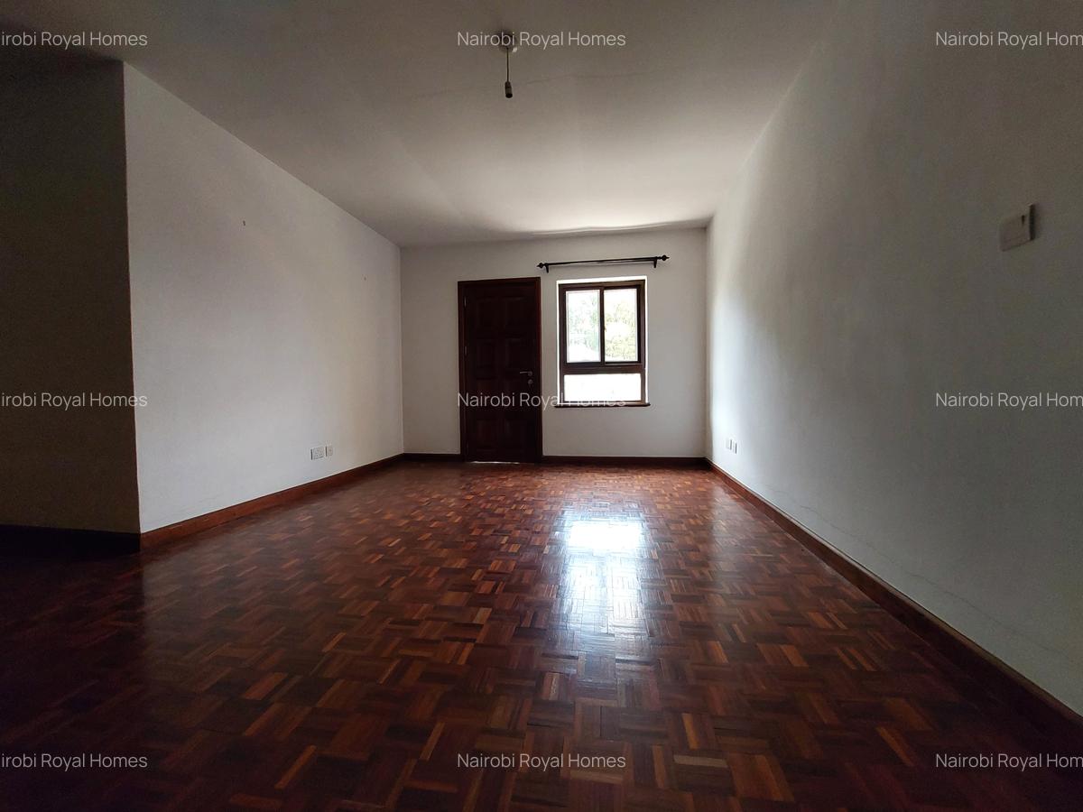 5 Bed Townhouse with En Suite at Lavington - 17