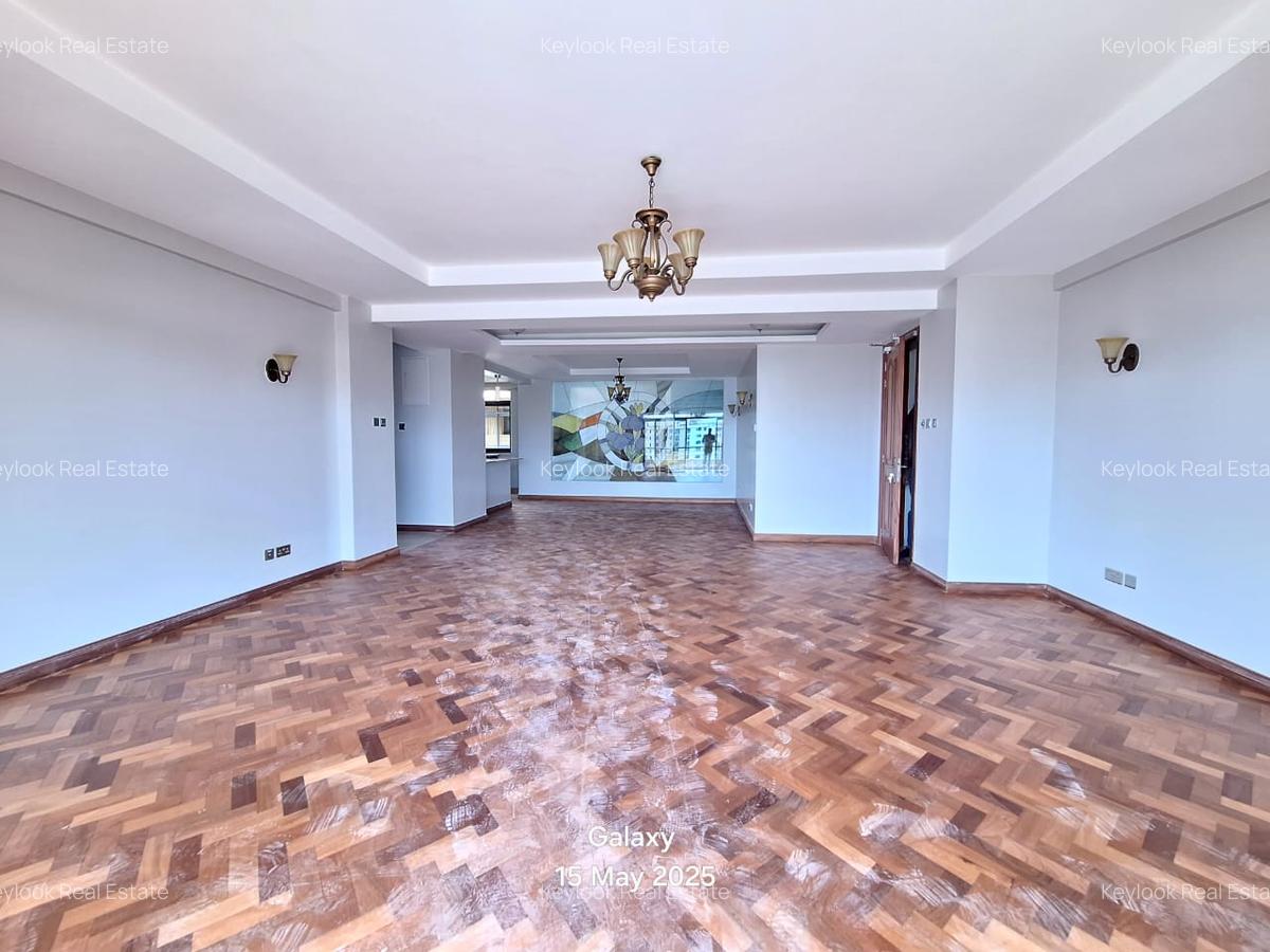 4 Bed Apartment with En Suite at Riverside Drive - 12