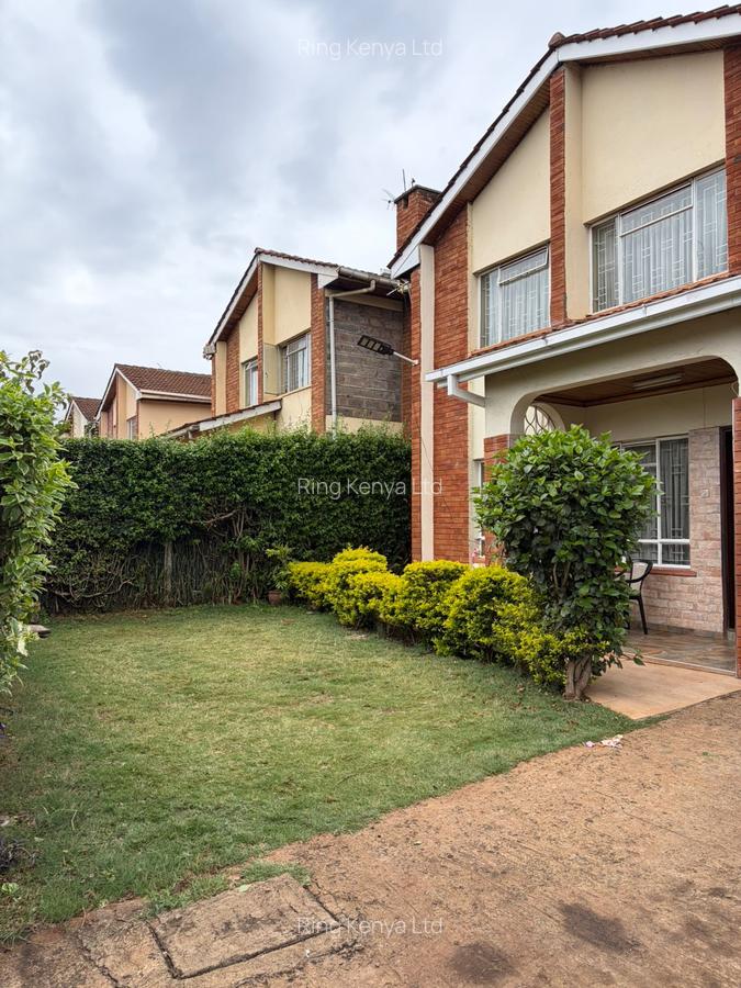 4 Bed House with Garden in Lavington - 2