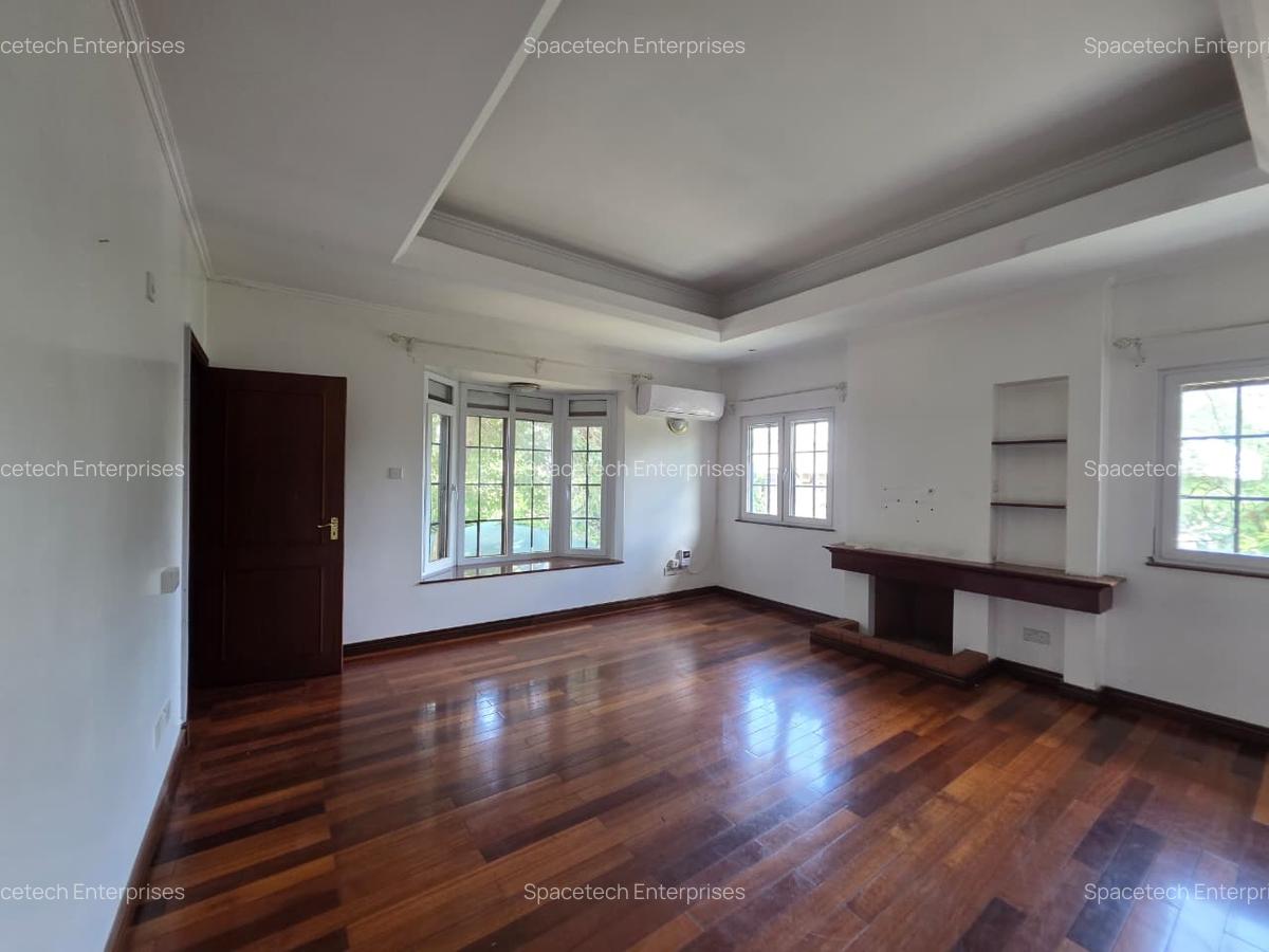 4 Bed Townhouse with En Suite in General Mathenge - 8