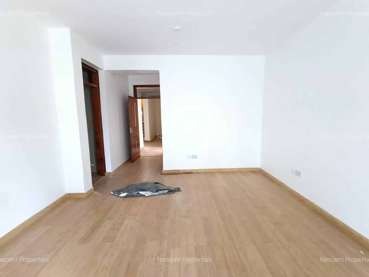 5 Bed Townhouse with En Suite in Lavington - 4