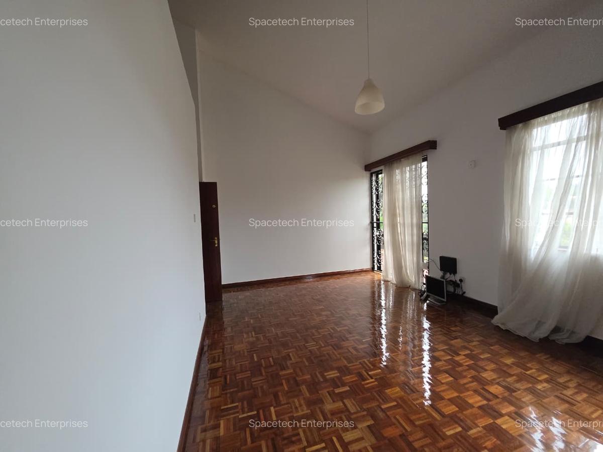 4 Bed Townhouse with En Suite in Spring Valley - 16