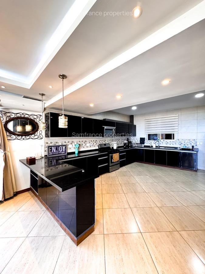 3 Bed Apartment with En Suite at 2Nd Avanue - 3