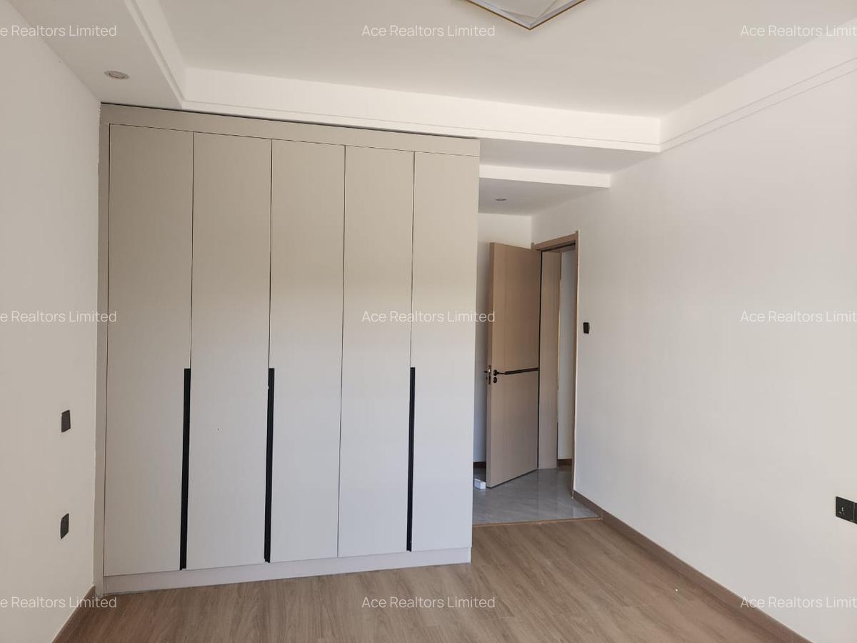 2 Bed Apartment with En Suite at Riverside Drive - 5