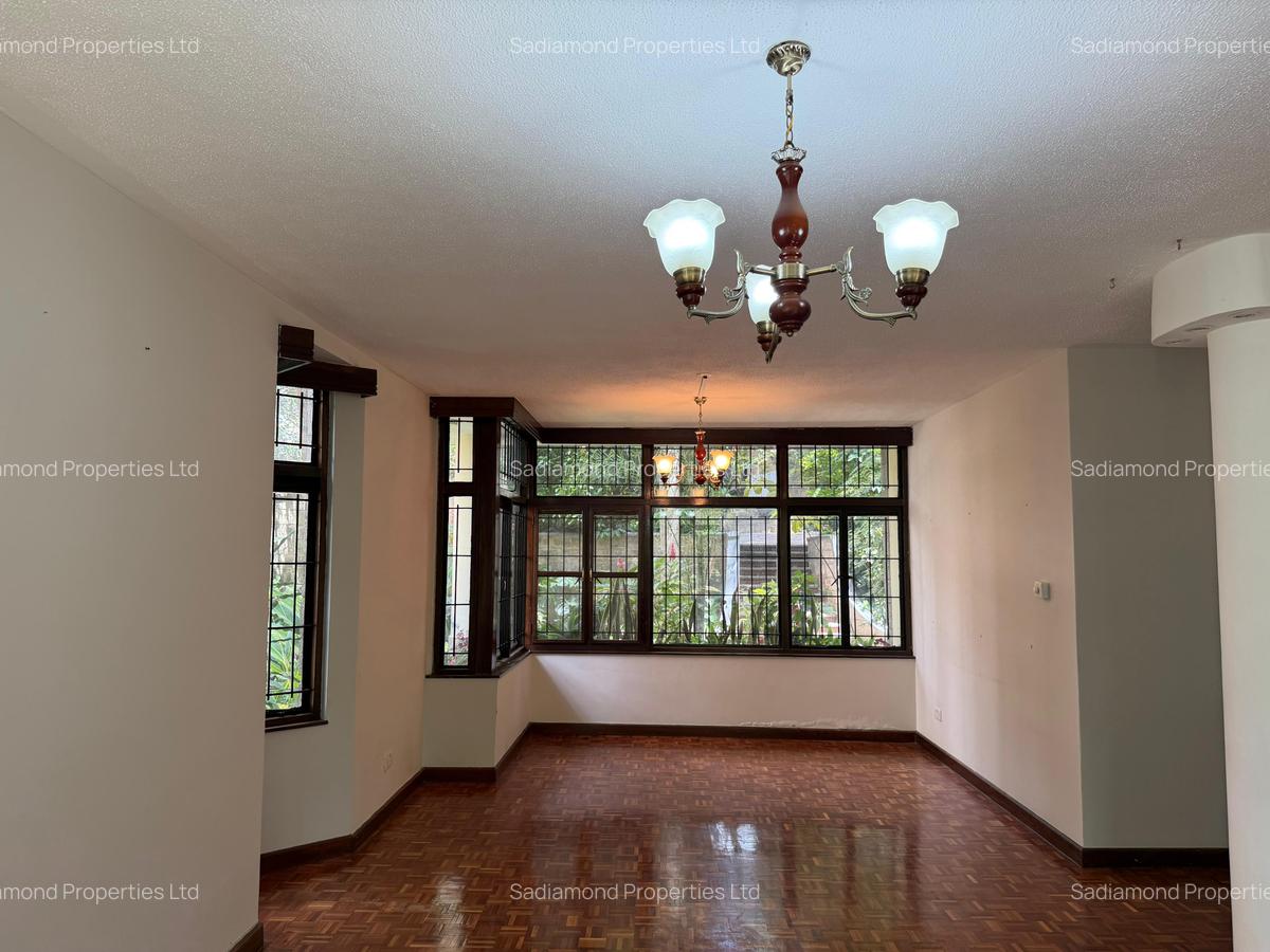 4 Bed House with En Suite in Riverside - 3