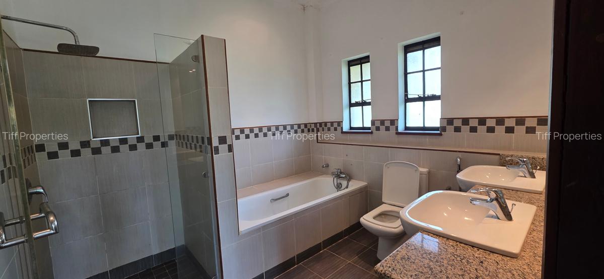 4 Bed Townhouse in Runda - 15