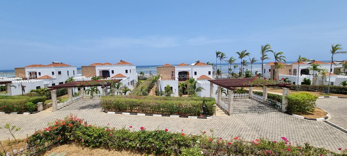 Serviced 3 Bed Apartment with En Suite at Sultan Palace - 10